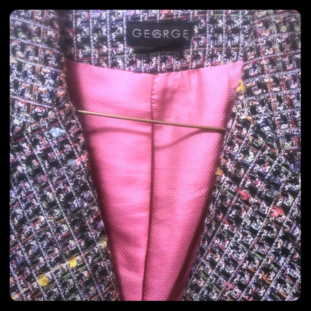Beautiful lined blazer. Very colorful and bright.